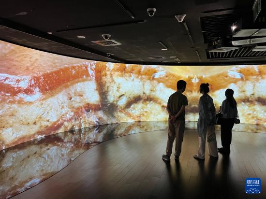 4��2�գ������ڳ���ʽ�糡��������ʯ���»������ ��� ��